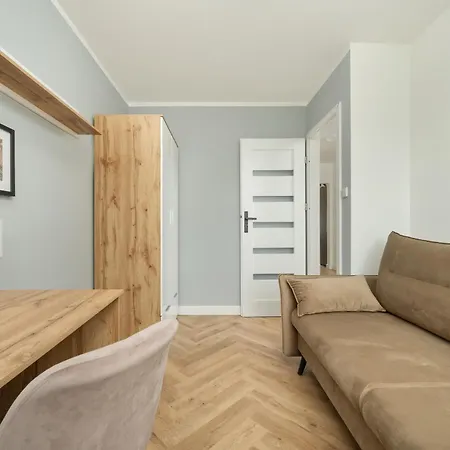 Spacious For 11 With 5 Bedrooms In By Renters 브로츠와프