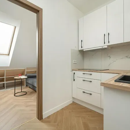 Spacious For 11 With 5 Bedrooms In By Renters 아파트