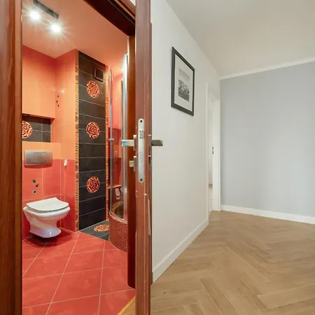 Spacious For 11 With 5 Bedrooms In By Renters 아파트 *