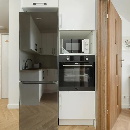 Spacious For 11 With 5 Bedrooms In By Renters شقة فروتسواف