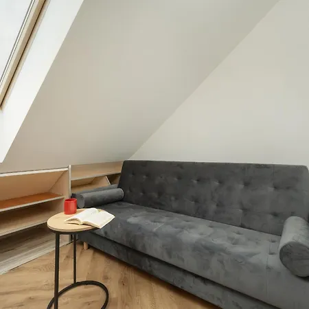 شقة Spacious For 11 With 5 Bedrooms In By Renters فروتسواف