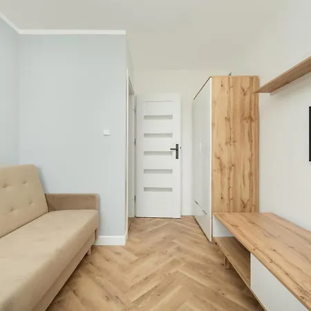 Spacious For 11 With 5 Bedrooms In By Renters 아파트