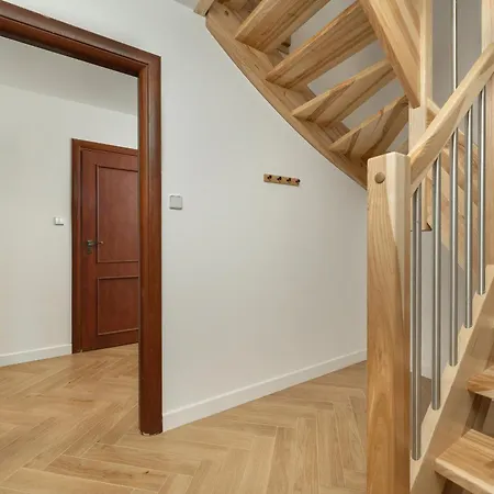 شقة Spacious For 11 With 5 Bedrooms In By Renters
