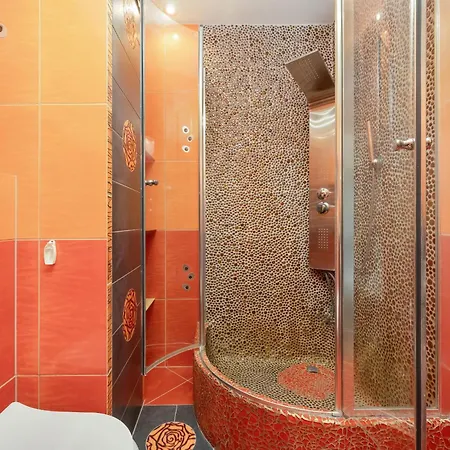 Spacious For 11 With 5 Bedrooms In By Renters 아파트 *