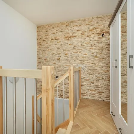 Spacious For 11 With 5 Bedrooms In By Renters * 브로츠와프