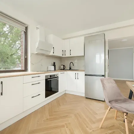 Spacious For 11 With 5 Bedrooms In By Renters 브로츠와프